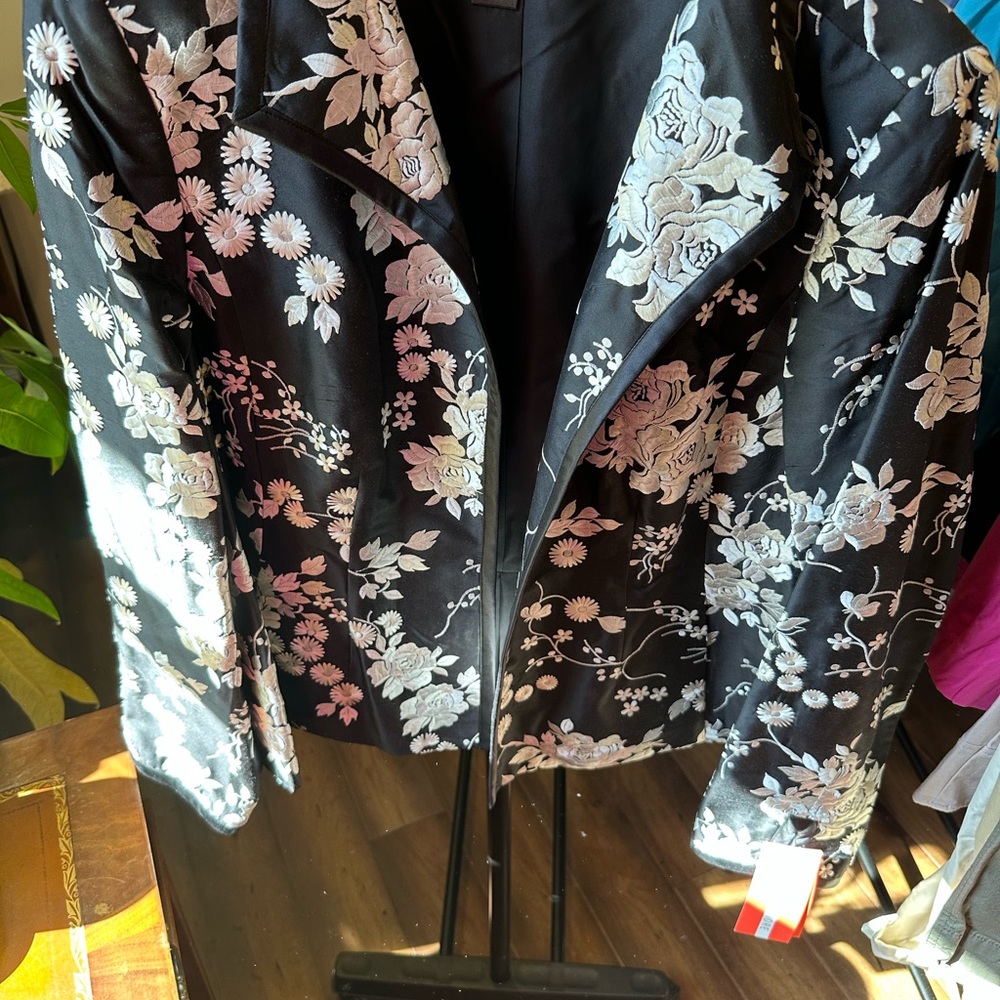 Designer Nina McLemore unique embroidered jacket. Size 16, new with tags.